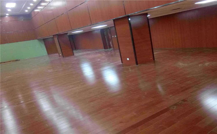 指接板籃球場(chǎng)實(shí)木地板哪個(gè)品牌好？