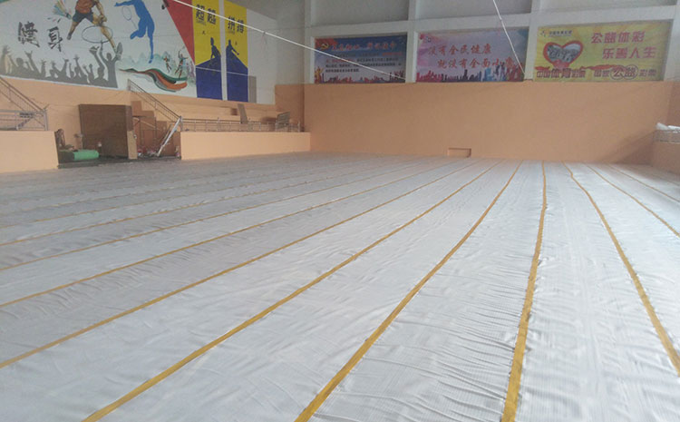 場館內硬木企口運動木地板切記不要打蠟
